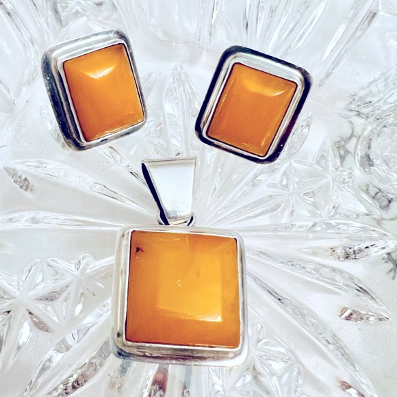 Amber ButterScotch Pendant and Earring Set - Picture 3 of 13